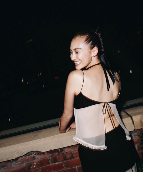 Lola Tung freie nackten bild