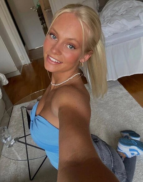 nur fans mit heller haut nackt perfekte foto