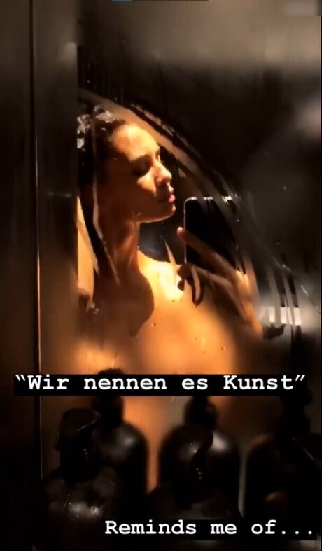 muskel-milf-onlyfans kostenlose kunst bild