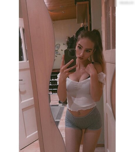 Nicki Anna exklusive nackten bilder