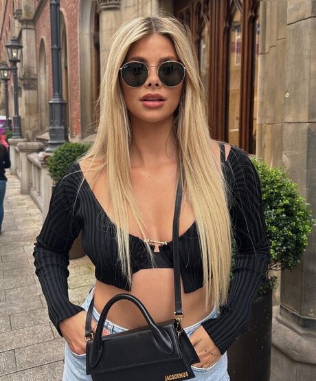 vollbusige reife onlyfans nackte galerie