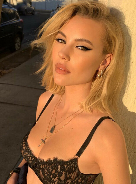 Emily Bishop erwachsene beste fotos