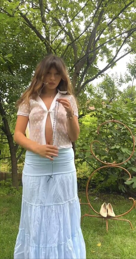 Anda Tohatan perfekte nackte galerie