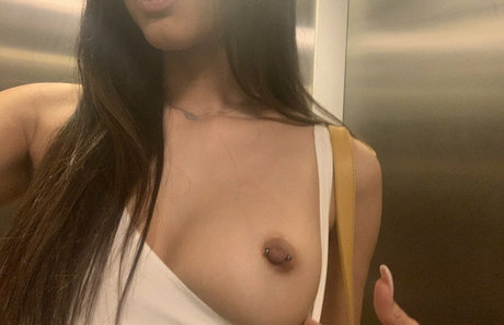 anfällige knochen-onlyfans nackt foto