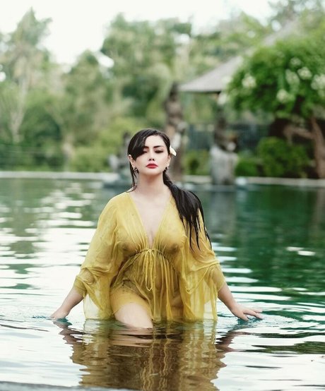 Sisca Mellyana schöne nackt galerie