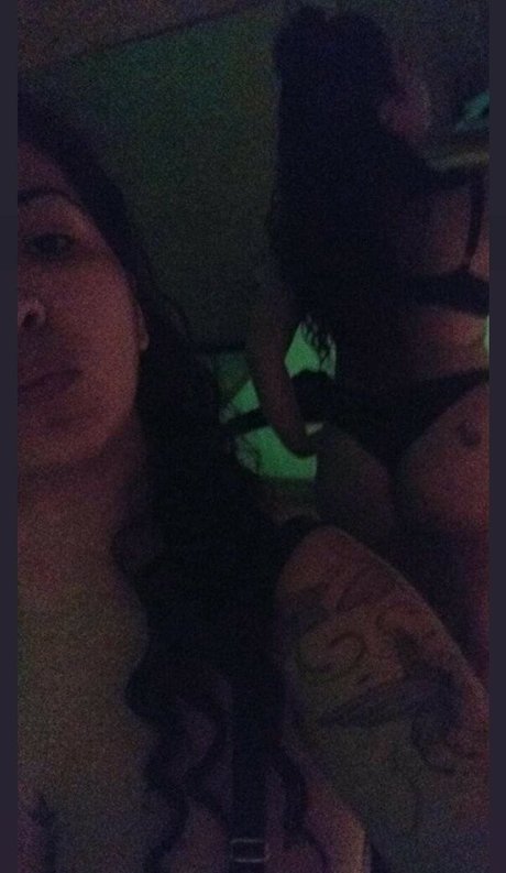 flachbrüstige onlyfans hübsche akt archiv