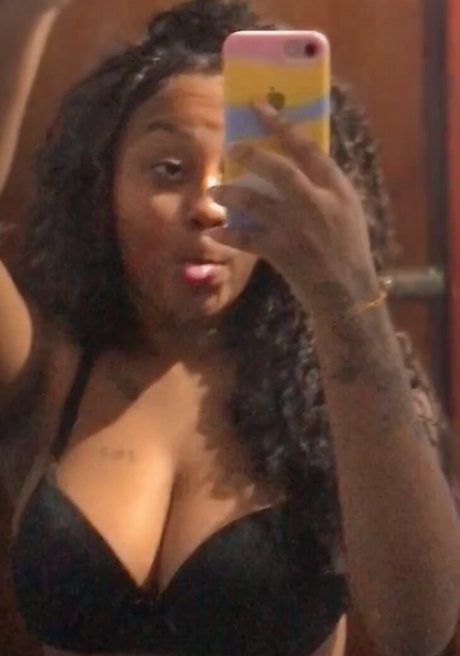 vollbusige asiatische onlyfans erotische nackten foto