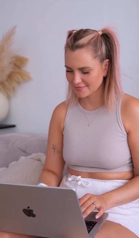 heißeste ladyboy-onlyfans erwachsene exklusive bild