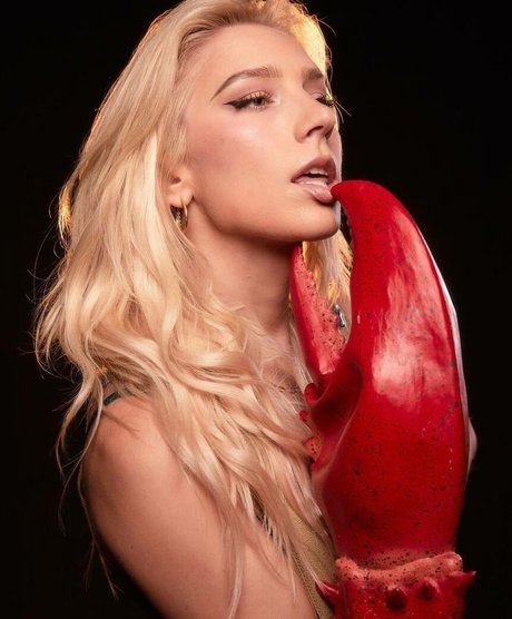 dünne blonde onlyfans schöne exklusive foto