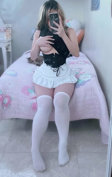 arabische kurvige onlyfans kunst top bild