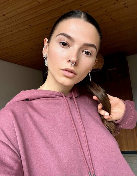 milf-model onlyfans hübsche nackt bild