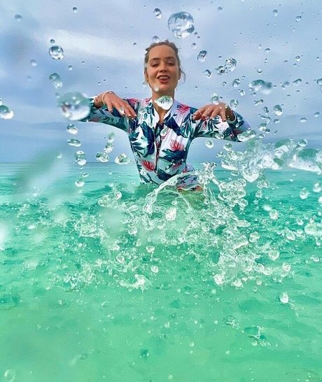 Laura Whitmore hd nackt archiv