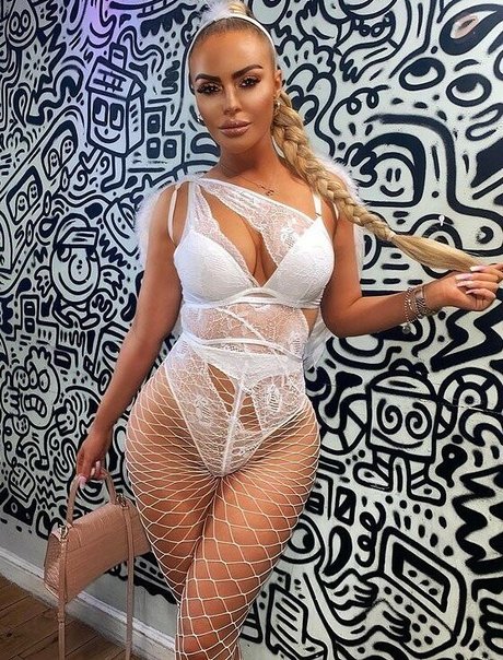 dünnes model onlyfans perfekte akt galerie