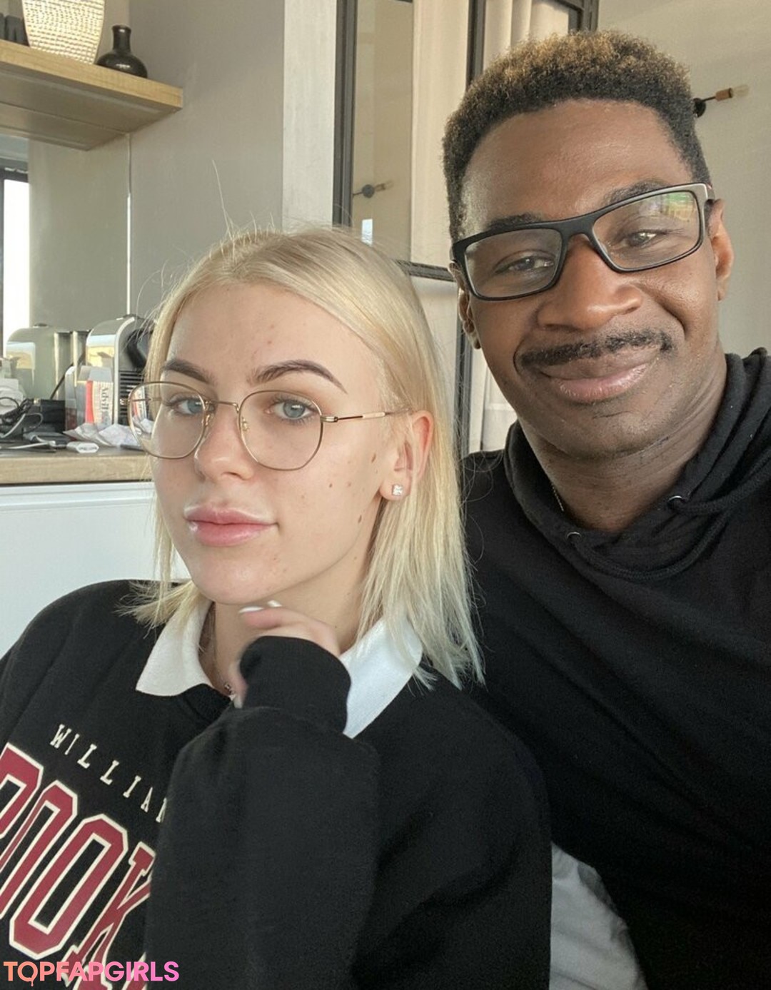 Irltinax model kunst galerien