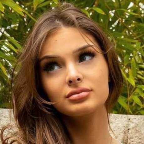 Brighton Sharbino top sexy archiv