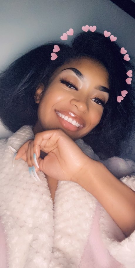 Miss Cherry J nackt heiße fotos