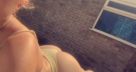 centerfold-onlyfans heiße hübsche bild