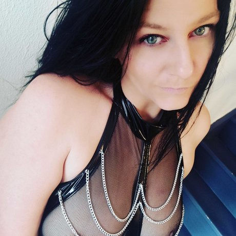 Lunajolieyeux model hd galerien