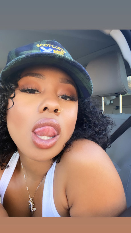 Najee Chanel heiße erwachsene bild