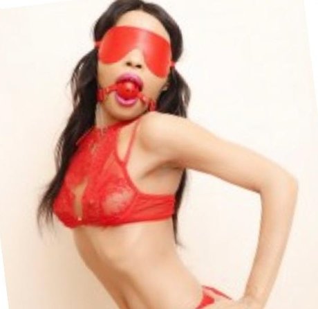 Naughty Camila pornostar top fotos