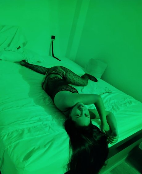 Nati SH erotic actress picture