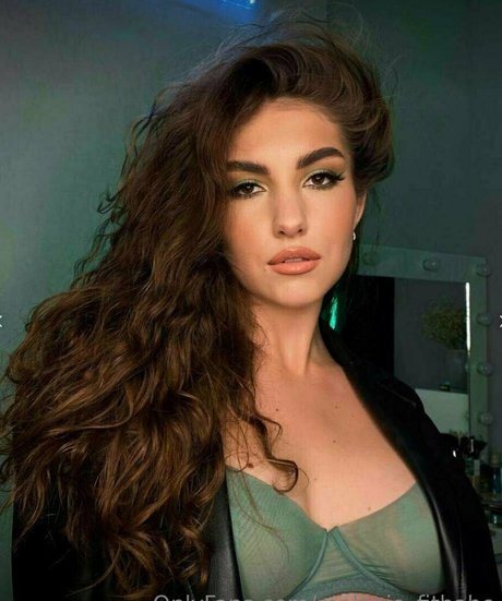 breite onlyfans perfekte heiße foto