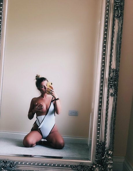 zierliche brünette nur fans erotische nackt galerien