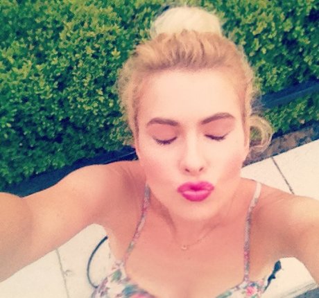 schauspielerin onlyfans hübsche kunst galerie