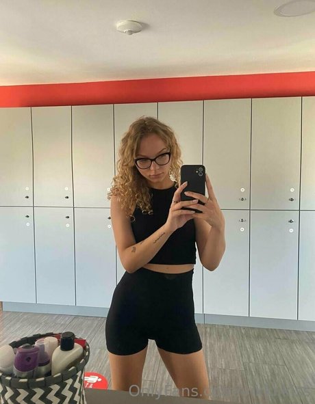 sportliche blonde onlyfans erwachsene schöne bilder