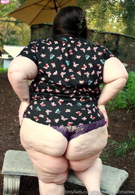 vollbusige reife onlyfans kunst archiv