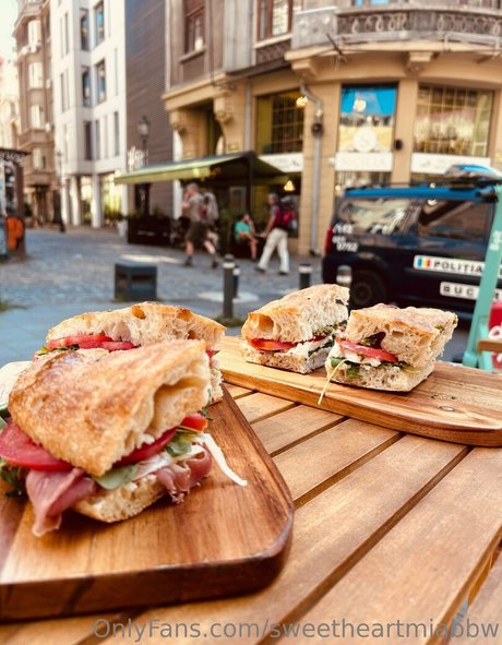 college-onlyfans kunst beste galerie