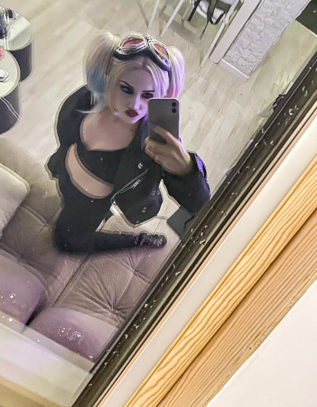EzySummers Cosplay xxx nackten foto