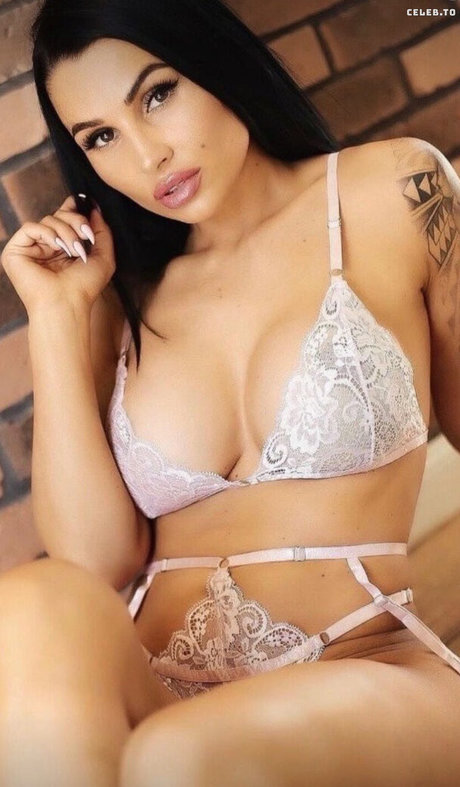 zierliche brünette nur fans top schöne galerie