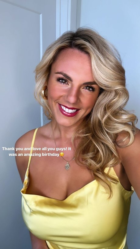 sportliche blonde onlyfans freie nackt bilder