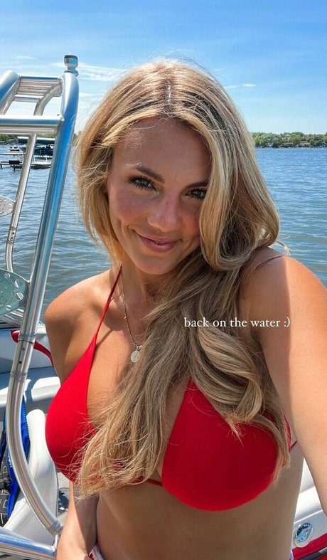 dünnes model onlyfans perfekte schöne bild