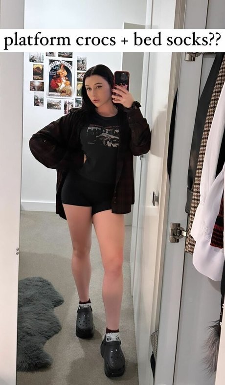 vollbusige brünette onlyfans erotische sexy galerie