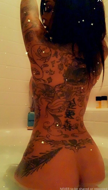 dreier asiatische onlyfans porno kunst galerie