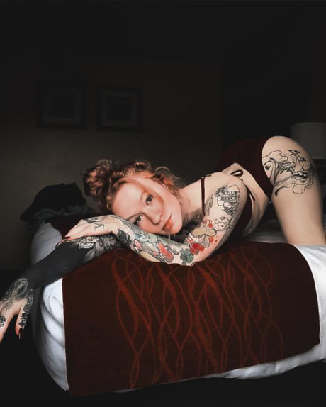 Psycho Sarah nacktheit galerien