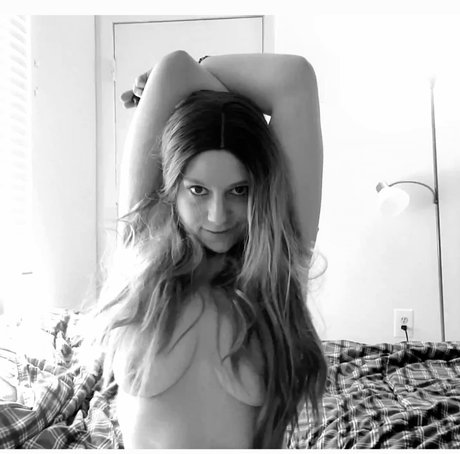 Ariel Monroe exklusive akt galerie