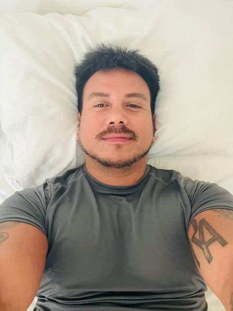 Roi Pineda erwachsene heiße foto