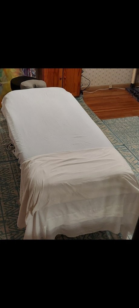 Massage Her Often schauspielerin nette bilder