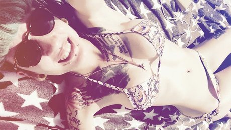 mediha san sexy schöne bilder