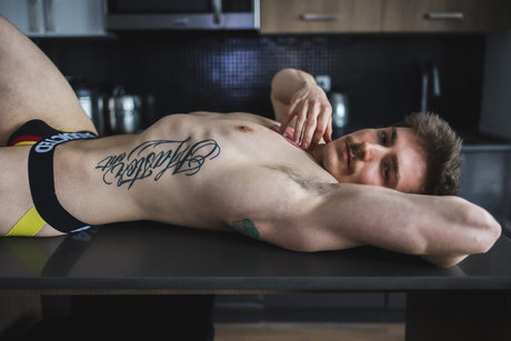 Merinksy Fit erotische nackte bild