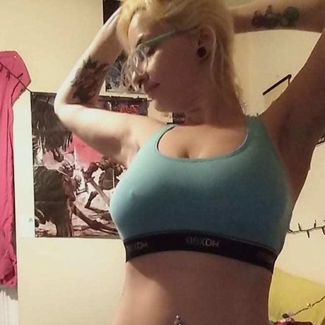 _Big TT Goth GF KiriKheaux_ pornostar bilder