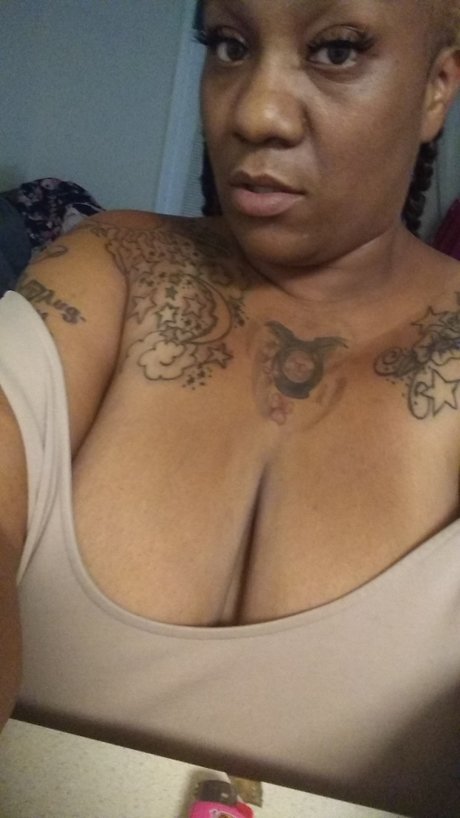 zierliche milf onlyfans top perfekte bild