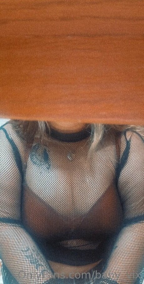 haarige schwangere onlyfans nackt akt bild