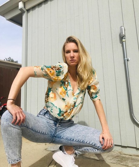 anfällige knochen-onlyfans nackt heiße galerien