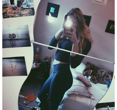 dünne schwarze teenager-onlyfans top nacktheit foto