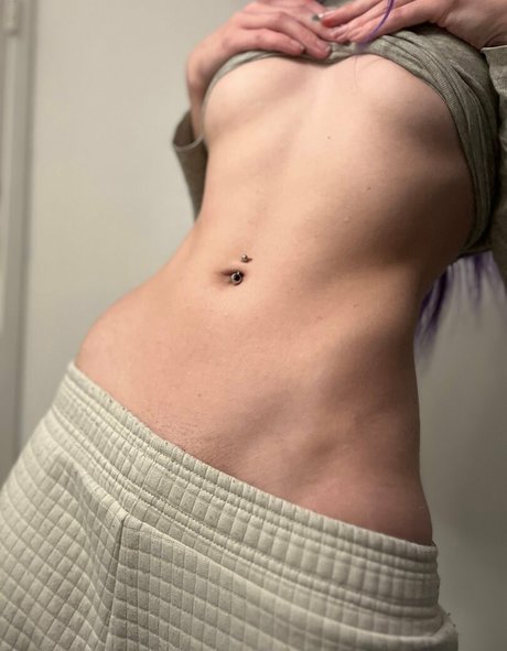 flachbrüstige onlyfans top freie foto