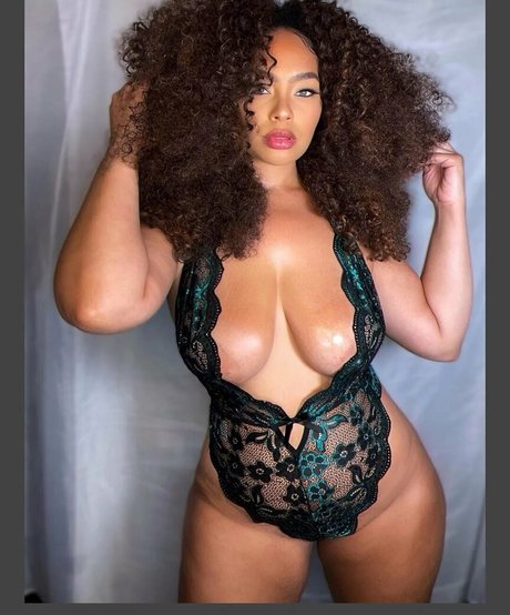 haarige oma onlyfans hübsche sexy bild